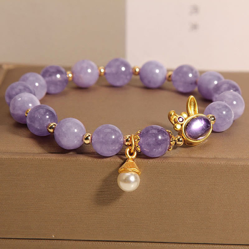Buddha Stones Glücksarmband mit natürlichem violettem Quarzit und Kaninchenmotiv - Lila Quarzit (Handgelenkumfang 14–16 cm) - image 1