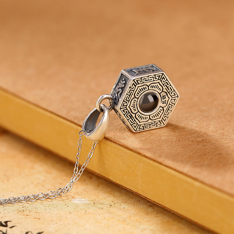 Halskette mit Anhänger aus tibetischem 990er Sterlingsilber mit Buddha-Steinen „Om Mani Padme Hum“ und Lotus-Liebesprojektion - image 2