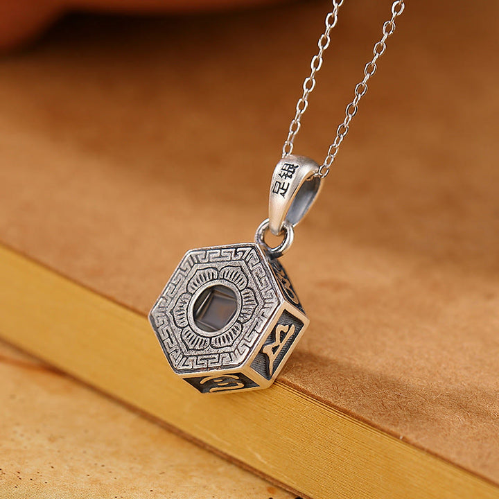 Halskette mit Anhänger aus tibetischem 990er Sterlingsilber mit Buddha-Steinen „Om Mani Padme Hum“ und Lotus-Liebesprojektion - image 4