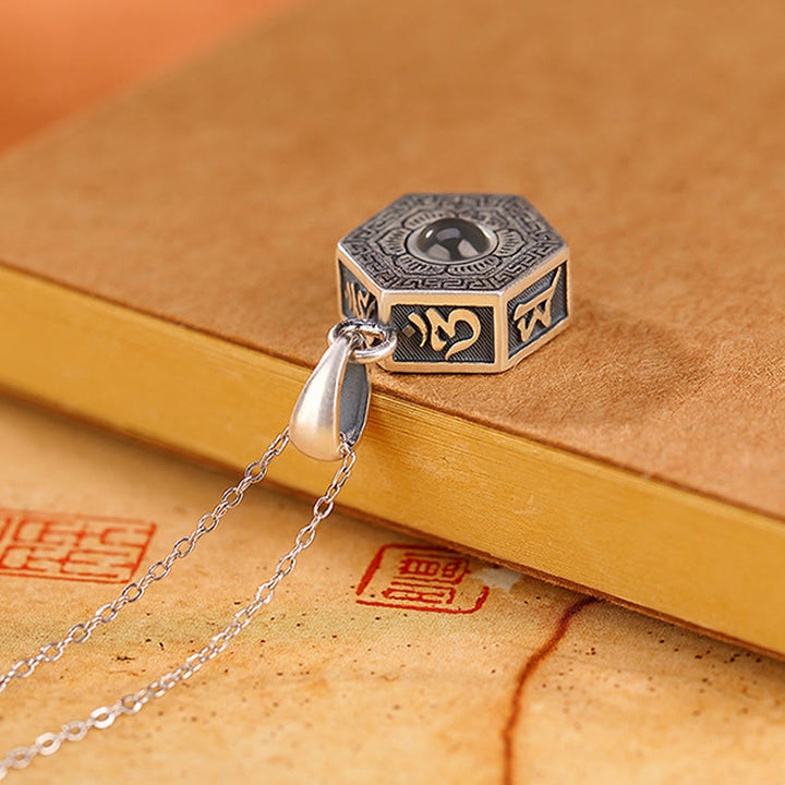 Halskette mit Anhänger aus tibetischem 990er Sterlingsilber mit Buddha-Steinen „Om Mani Padme Hum“ und Lotus-Liebesprojektion - image 5