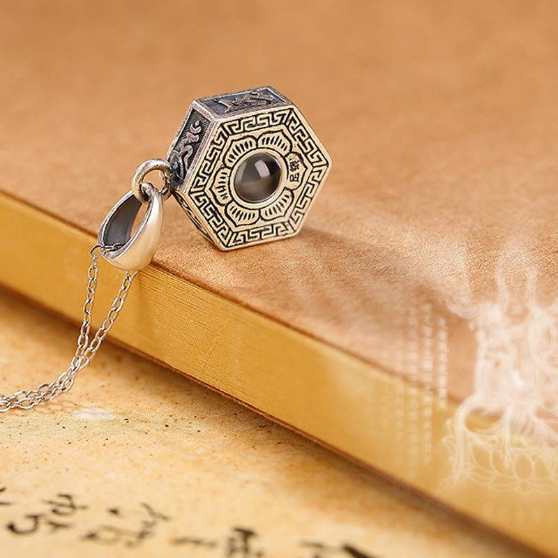 Halskette mit Anhänger aus tibetischem 990er Sterlingsilber mit Buddha-Steinen „Om Mani Padme Hum“ und Lotus-Liebesprojektion - image 6