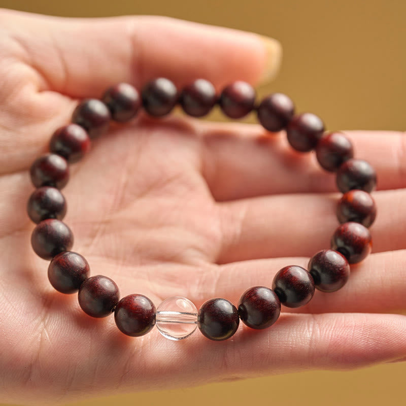 Buddha Stones Schutzarmband mit kleinem Blatt, rotem Sandelholz und Weiß Kristall