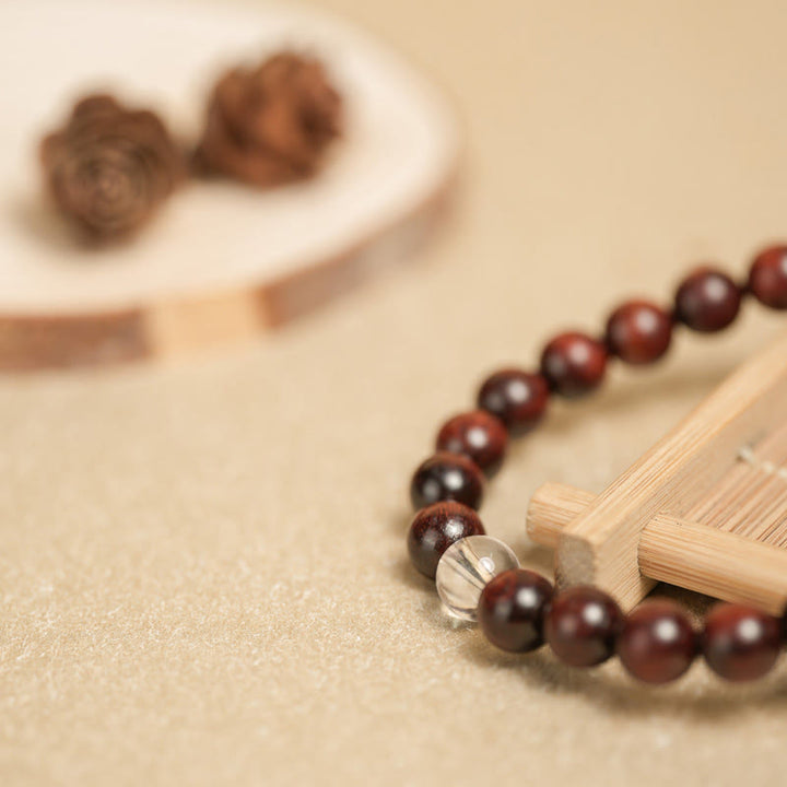 Buddha Stones Schutzarmband mit kleinem Blatt, rotem Sandelholz und Weiß Kristall