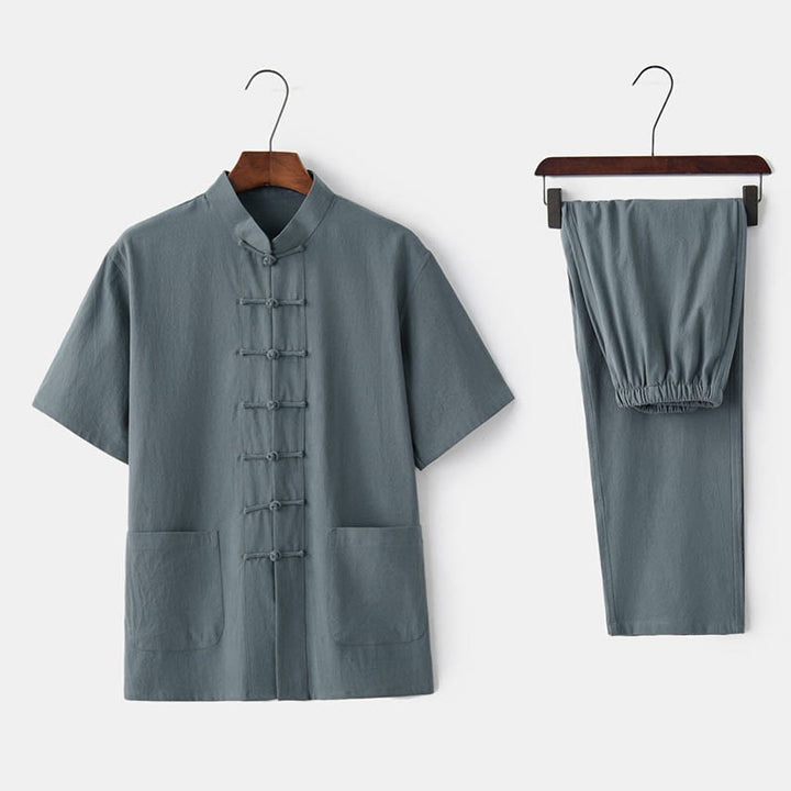 Buddha Stones Einfarbiger Tang-Anzug mit Froschknöpfen Traditionelles Kurzarm-Oberteil und Hose aus Baumwolle und Leinen für Herren - Graugrün (Oberteil und Hose) - US/ UK/AU44，EU54 (4XL)  - image 0