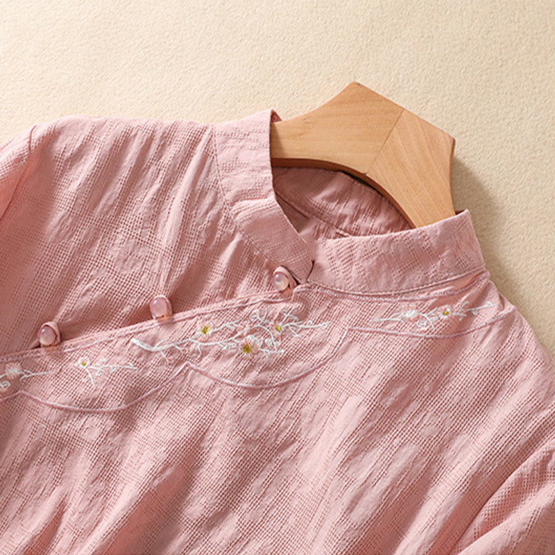 Kurzärmliges Baumwoll-Leinen-Hemd mit Buddha-Steine-Pflaumenblüten-Stickerei und Froschknopf - image 2