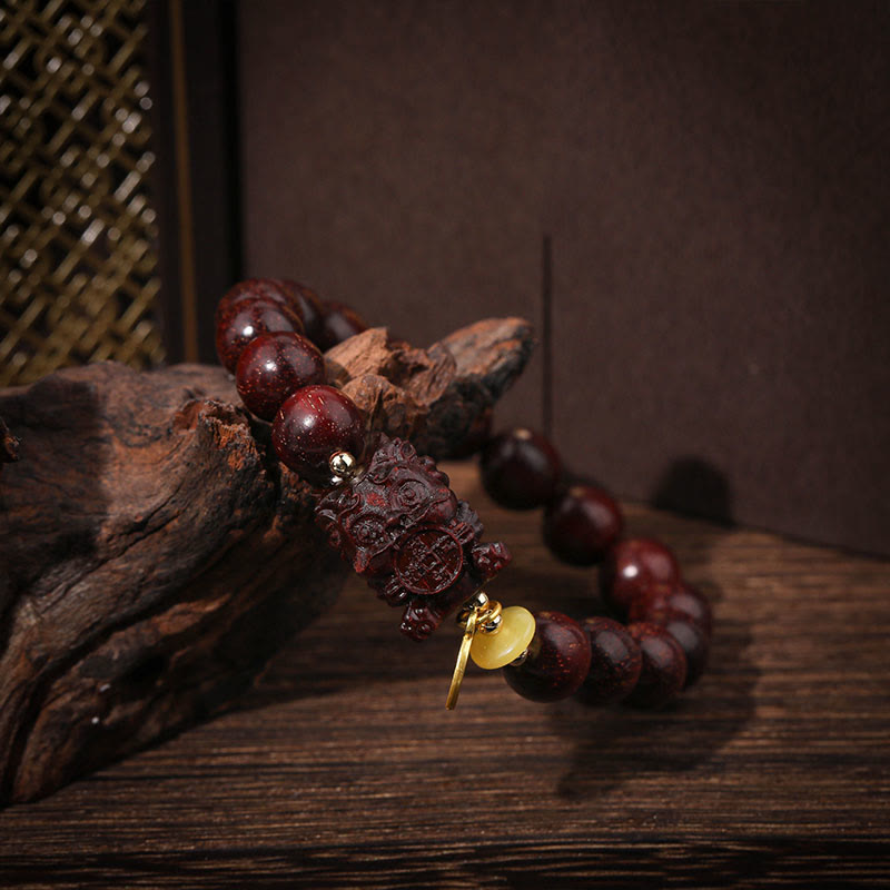 Buddha Stones Small Leaf Red Sandelholz Gold verschlingendes Biest Ruhiges Armband