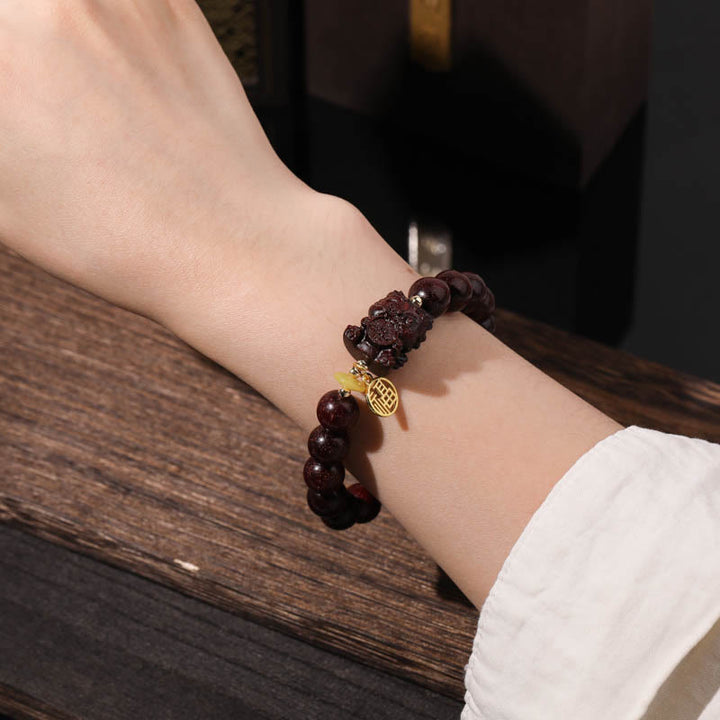 Buddha Stones Small Leaf Red Sandelholz Gold verschlingendes Biest Ruhiges Armband