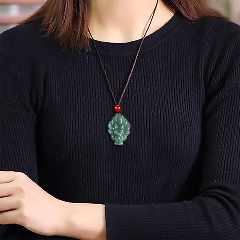 Buddha Stones Halskettenanhänger aus natürlichem grünem Jade in Form eines neunschwänzigen Fuchses - image 9