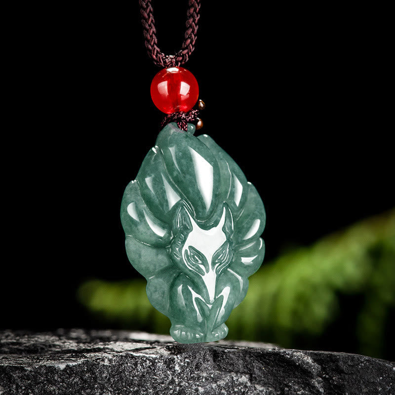 Buddha Stones Halskettenanhänger aus natürlichem grünem Jade in Form eines neunschwänzigen Fuchses - image 2
