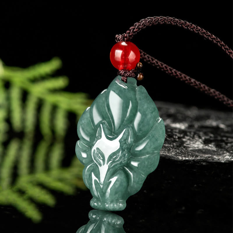 Buddha Stones Halskettenanhänger aus natürlichem grünem Jade in Form eines neunschwänzigen Fuchses - image 1