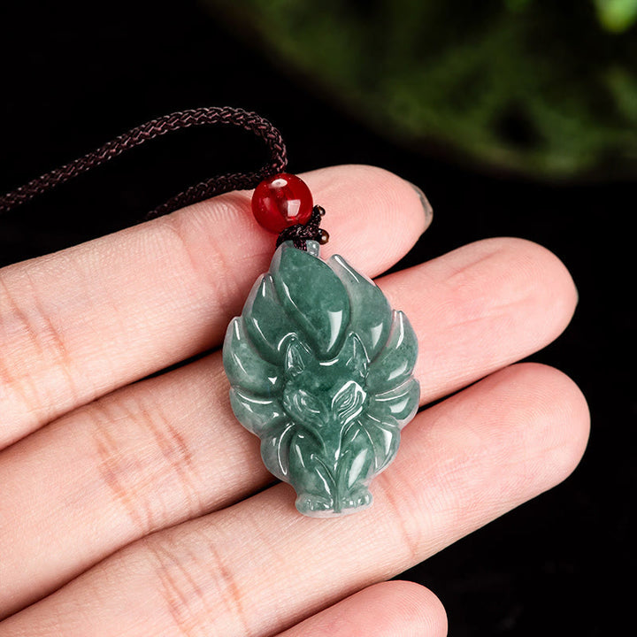 Buddha Stones Halskettenanhänger aus natürlichem grünem Jade in Form eines neunschwänzigen Fuchses - image 4