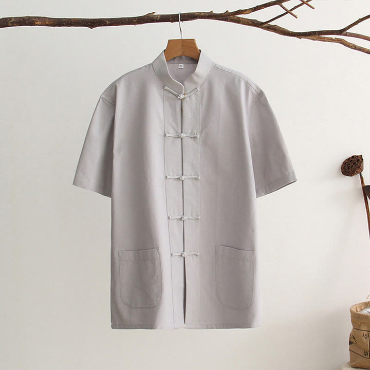 Buddha Stones Chinesischer Froschknopf Tang Anzug Herren Kurzarm Baumwollhemd mit Taschen - Hellgrau - US/ UK/AU44, EU54 (4XL) - image 8