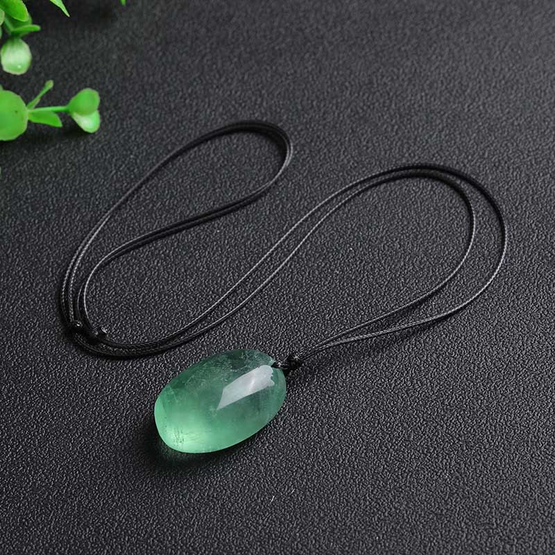 Buddha Stones ​​Grüne Fluorit-Kraft-Halskette Anhänger - Natürlicher Fluorit (Farbe kann variieren & Form zufällig) - image 0