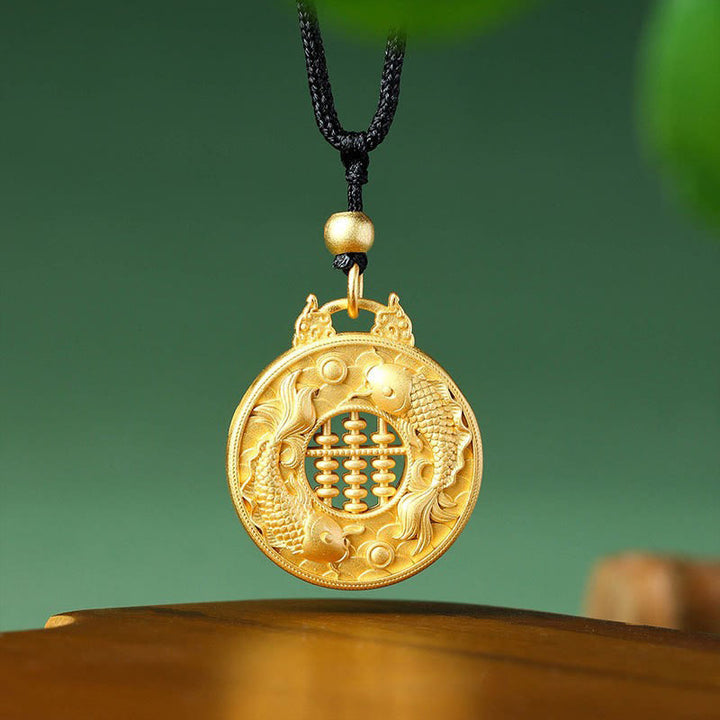 Halskette mit Anhänger „Buddha Stones“ aus vergoldetem Kupfer mit Koi-Fisch-Motiv - Koi-Fisch - image 1