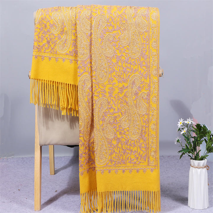 Buddha Stones Schal aus Rayonstoff mit goldener Cashewblütenstickerei und Quasten – ein kuscheliger Winter-Reiseschal. - Gold - 200 x 70 cm - image 2
