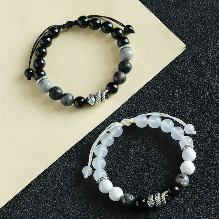 Buddha Stones Armband „Jahr der Schlange“ aus 999er Sterlingsilber mit schwarzem Glitzerstein, weißem Türkis und schwarzem Onyx