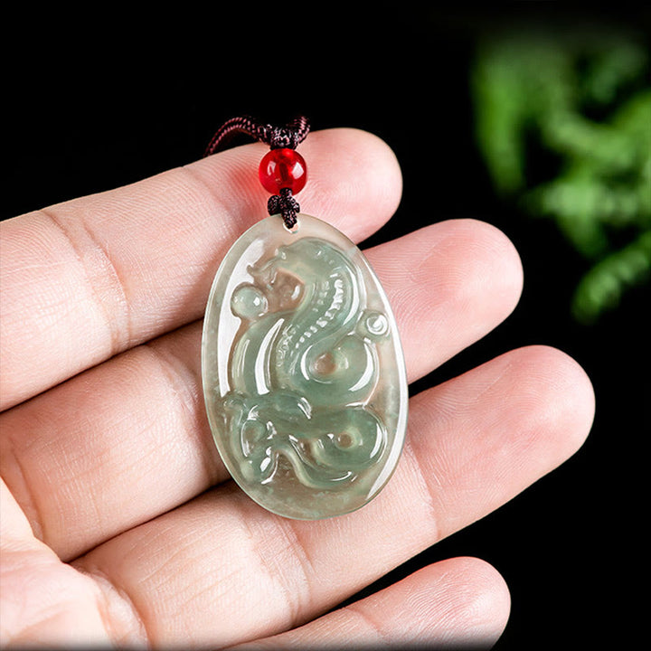 Buddha Stones Halskette mit Anhänger aus natürlicher Jade im ovalen Jahr der Schlange