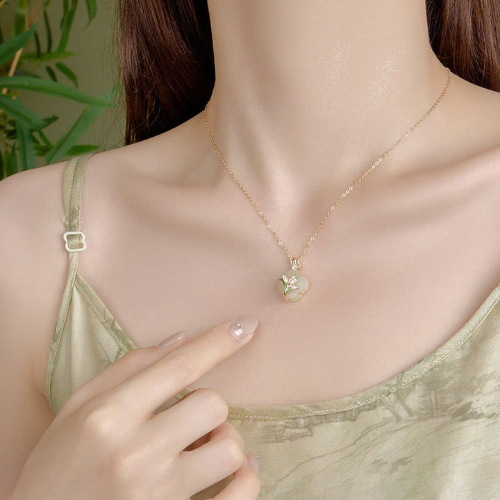 Buddha Stones 925 Sterling Silber Magnolie Schmetterling Hetian Jade Vierblättriges Kleeblatt Segen Ohrringe Halskette Anhänger - image 3