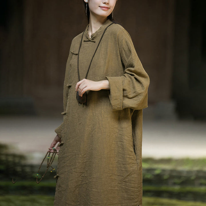 Buddha Stones – Einfarbiges, langärmliges Midikleid aus Ramie-Leinen mit Froschknöpfen - image 9