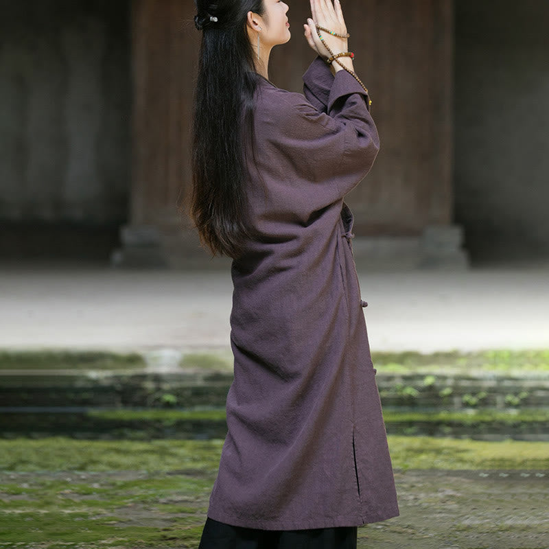 Buddha Stones – Einfarbiges, langärmliges Midikleid aus Ramie-Leinen mit Froschknöpfen - image 17