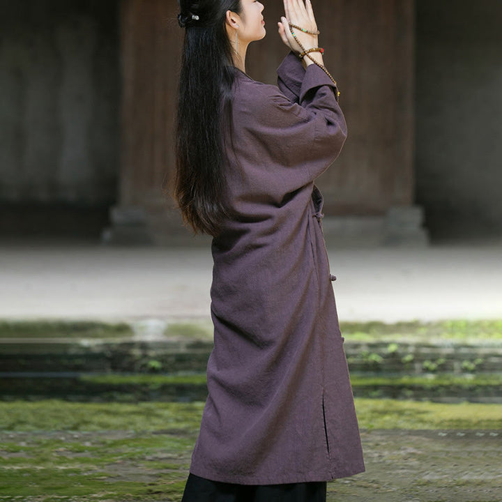Buddha Stones – Einfarbiges, langärmliges Midikleid aus Ramie-Leinen mit Froschknöpfen - image 17
