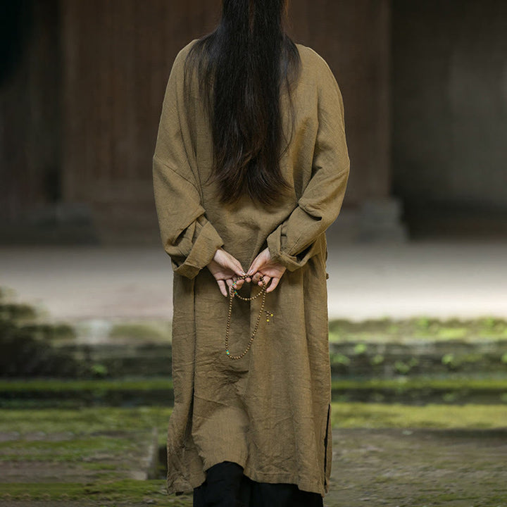 Buddha Stones – Einfarbiges, langärmliges Midikleid aus Ramie-Leinen mit Froschknöpfen - image 4