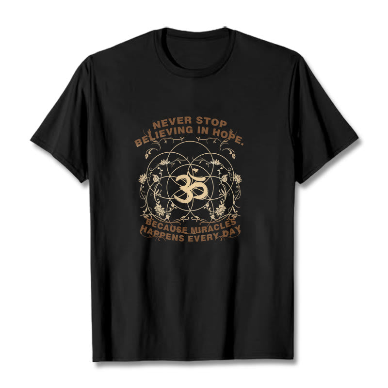 Buddha Stones Hören Sie nie auf, an die Hoffnung zu glauben. Om Lotus Design Baumwoll-T-Shirt - image 2