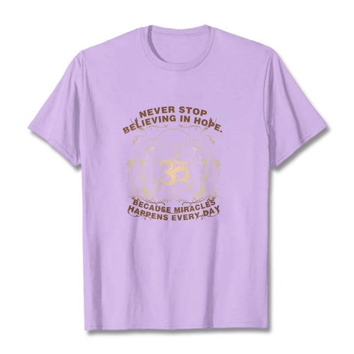 Buddha Stones Hören Sie nie auf, an die Hoffnung zu glauben. Om Lotus Design Baumwoll-T-Shirt - image 33