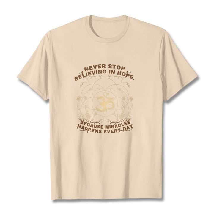 Buddha Stones Hören Sie nie auf, an die Hoffnung zu glauben. Om Lotus Design Baumwoll-T-Shirt - Bisque - 2XL - image 10