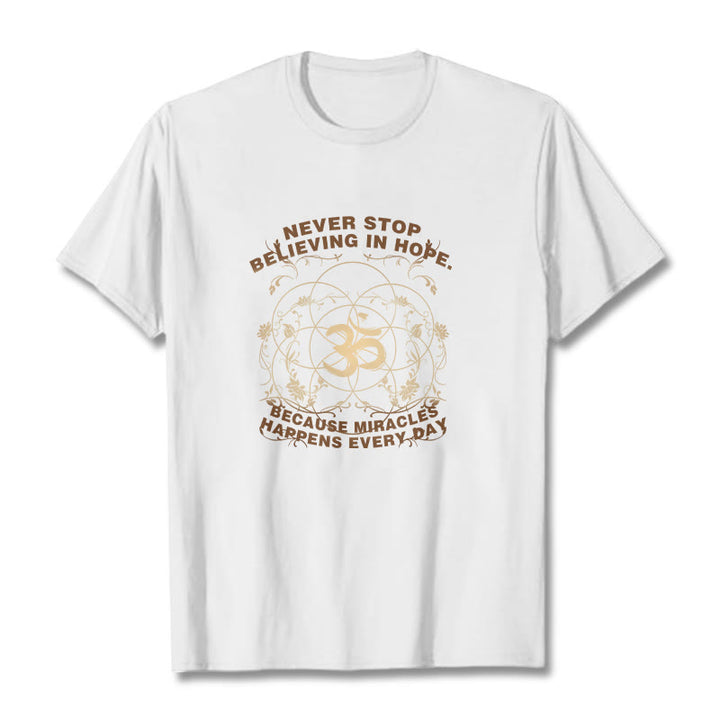 Buddha Stones Hören Sie nie auf, an die Hoffnung zu glauben. Om Lotus Design Baumwoll-T-Shirt - Weiß - 2XL - image 14