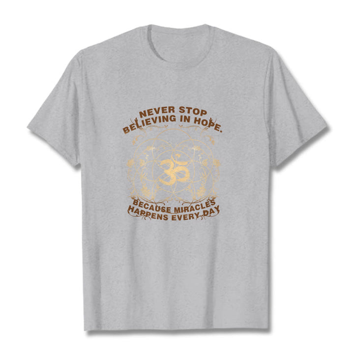 Buddha Stones Hören Sie nie auf, an die Hoffnung zu glauben. Om Lotus Design Baumwoll-T-Shirt - Hellgrau - 2XL - image 38