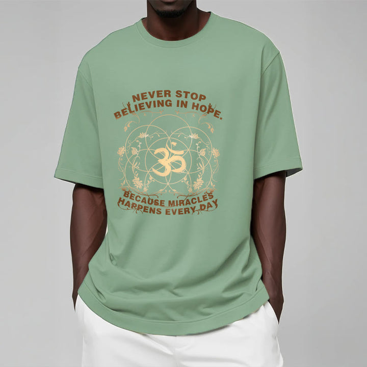 Buddha Stones Hören Sie nie auf, an die Hoffnung zu glauben. Om Lotus Design Baumwoll-T-Shirt - image 30