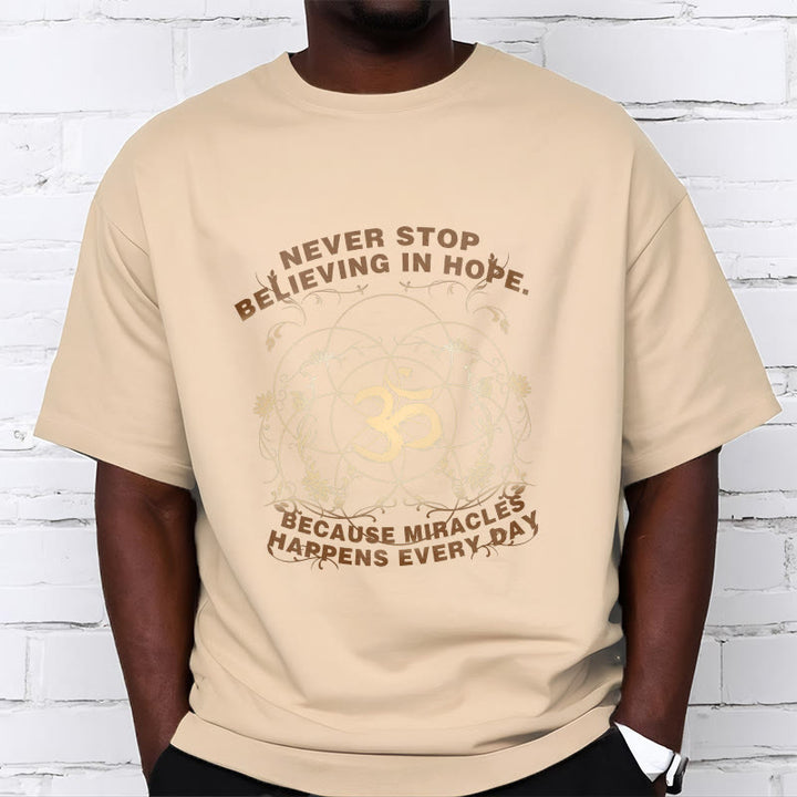Buddha Stones Hören Sie nie auf, an die Hoffnung zu glauben. Om Lotus Design Baumwoll-T-Shirt - image 13