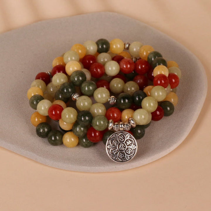 Buddha Stones 108 Mala-Perlen Naturfarbener Stein Topas Roter Jaspis Grüner Jaspis Sechs wahre Worte ‚Om Mani Padme Hum‘ Schutzarmband