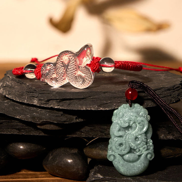 Buddha Stones Glücksbringer Das Jahr der Schlange 2025 Jade-Anhänger Weißer Kristall Rote Schnur Armband Schutzpaket