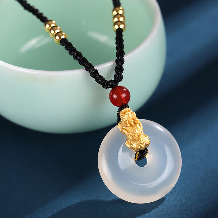 Buddha Stones, schwarzer Onyx, weißer Achat, Peace-Schnalle, 999 Sterlingsilber, Gold, PiXiu Fortune-Halskettenanhänger - Weißer Achat, 999 Sterlingsilber, Gold, PiXiu (Länge: ca. 36 cm) - image 9