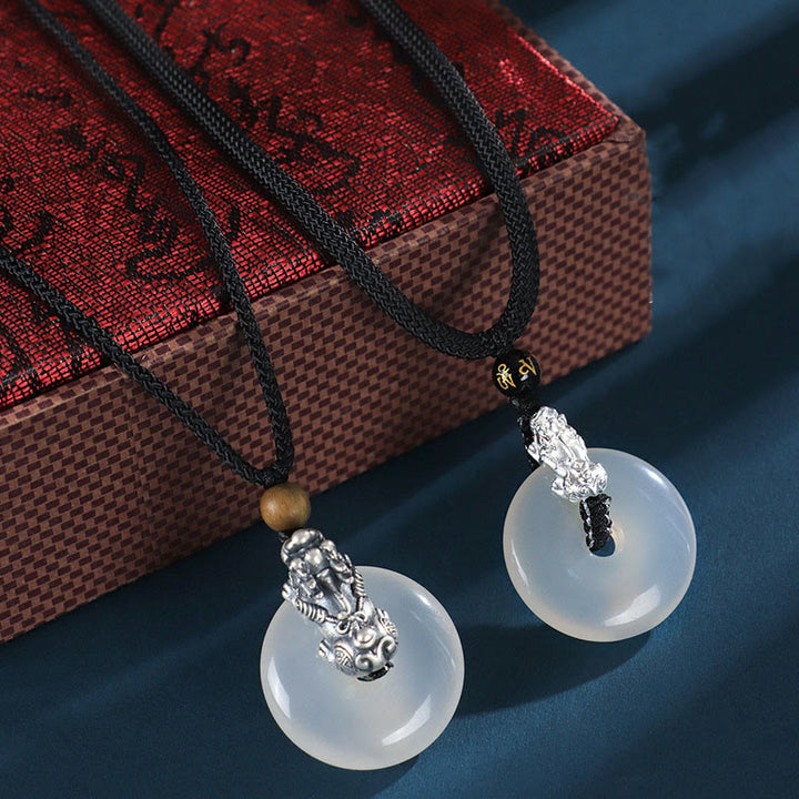 Buddha Stones , weißer Achat, 999 Sterlingsilber, schwarzer Onyx, grünes Sandelholz, Pi Xiu-Friedensschnalle, Halskettenanhänger mit sechs wahren Worten - image 9