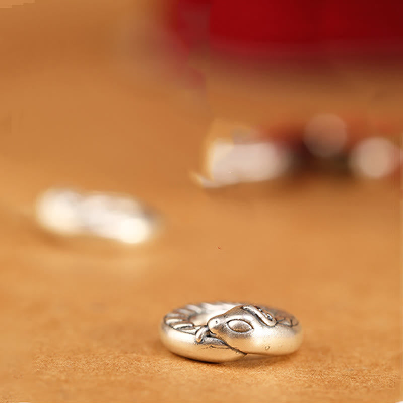 Buddha Stones Halskettenanhänger aus 999er Sterlingsilber, Jahr der Schlange, runder Kreis, Adlerholz, Schutz