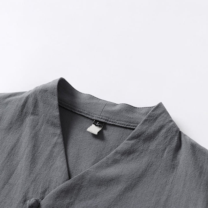 Buddha Stones Lässiges, einfarbiges Herrenhemd aus Baumwolle mit zwei Knöpfen, V-Ausschnitt und Dreiviertelärmeln - image 5