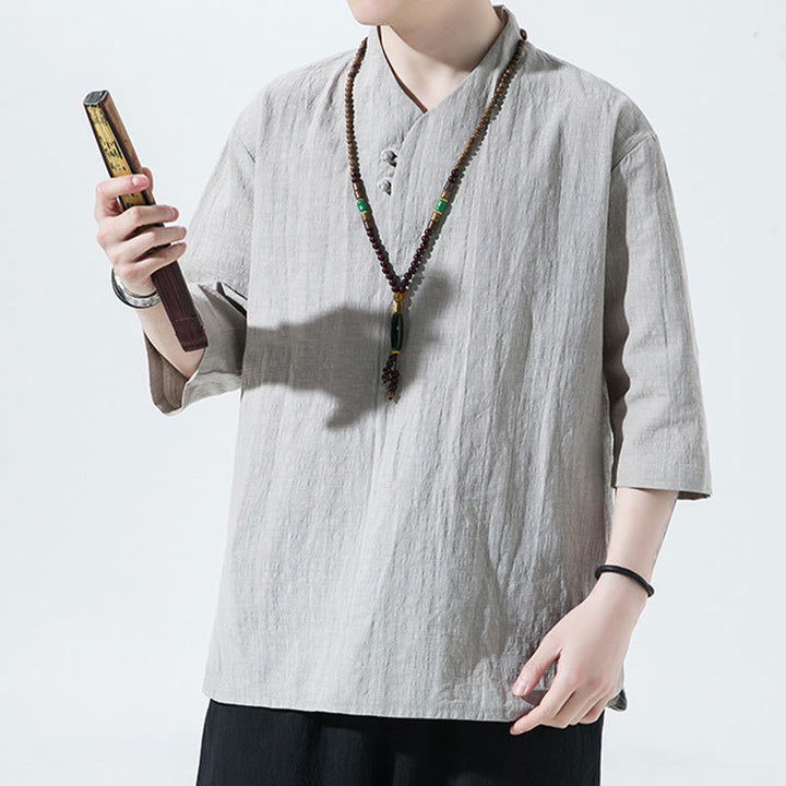 Buddha Stones Lässiges, einfarbiges Herrenhemd aus Baumwolle und Leinen mit zwei Knöpfen, V-Ausschnitt und Dreiviertelärmeln - image 7