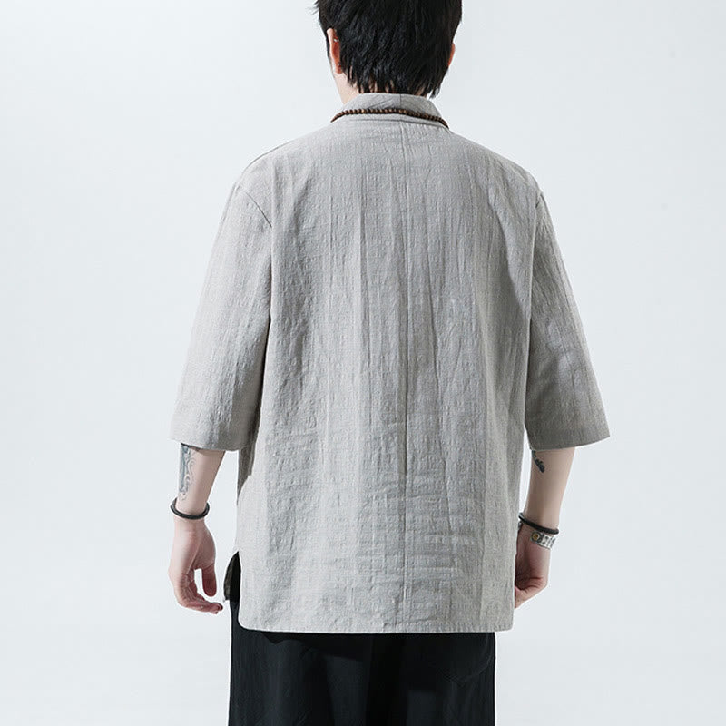 Buddha Stones Lässiges, einfarbiges Herrenhemd aus Baumwolle und Leinen mit zwei Knöpfen, V-Ausschnitt und Dreiviertelärmeln - image 4