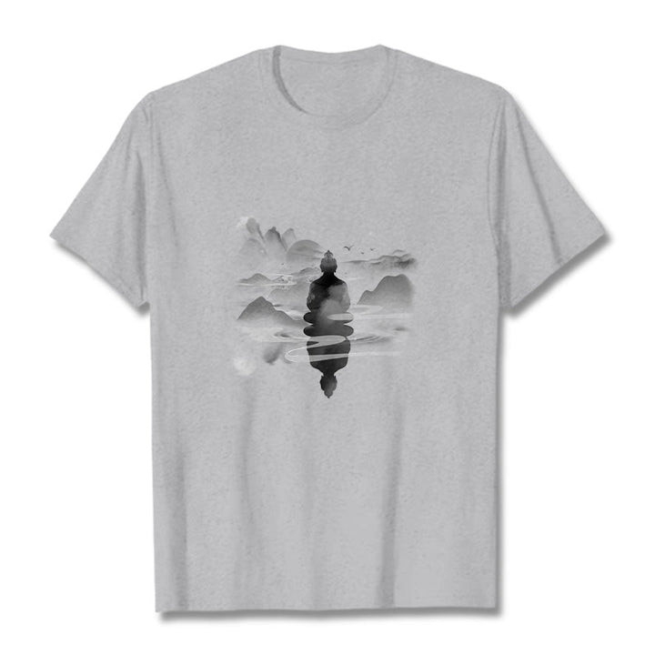 Buddha Stones ​​Meditierender Buddha Sitzend In Bergen Muster Baumwolle T-shirt - Hellgrau - 2XL - image 19