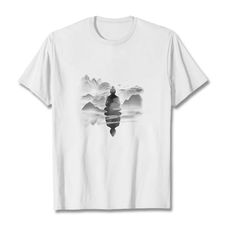 Buddha Stones ​​Meditierender Buddha Sitzend In Bergen Muster Baumwolle T-shirt - Weiß - 2XL - image 5