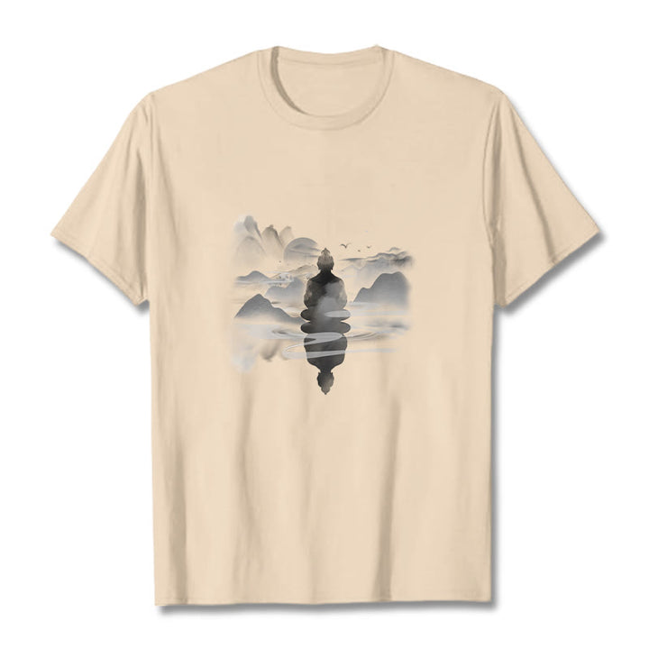 Buddha Stones ​​Meditierender Buddha Sitzend In Bergen Muster Baumwolle T-shirt - Bisque - 2XL - image 17