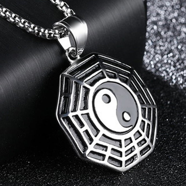 Buddha Stones Titan Stahl Bagua Yin Yang Muster Balance Halskette Anhänger