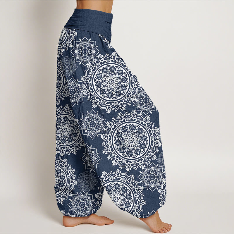 Lässige Haremshose mit weißem Mandala-Blumen-Design von Buddha Stones für Damen mit elastischer Taille