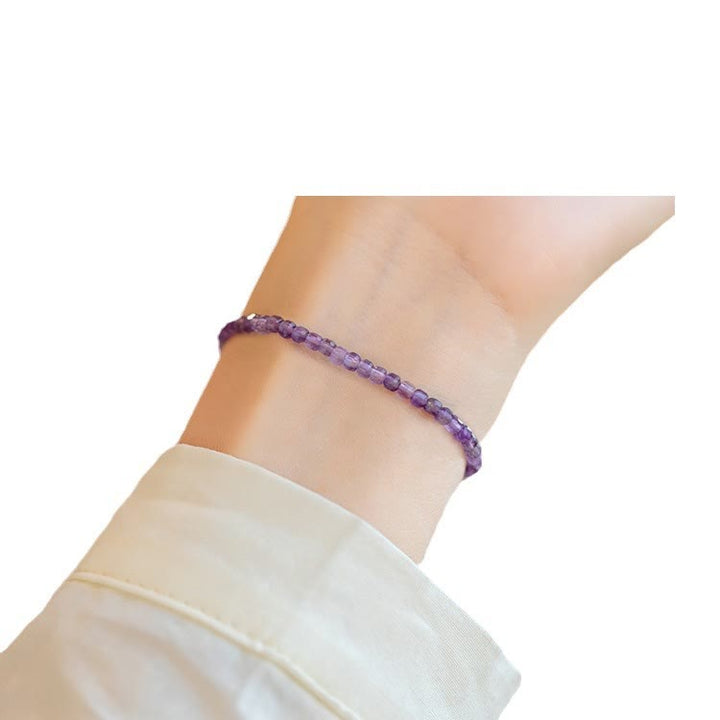 Armband „Inner Peace“ aus 14 Karat vergoldetem Kupfer mit Buddha Stones, 2,5 mm natürlicher Amethyst, ultradünn