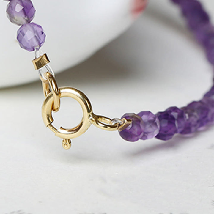 Buddha Stones , 3 mm, natürlicher Amethyst, ultradünne Perlen, 14 Karat vergoldetes Kupferarmband für spirituelles Bewusstsein