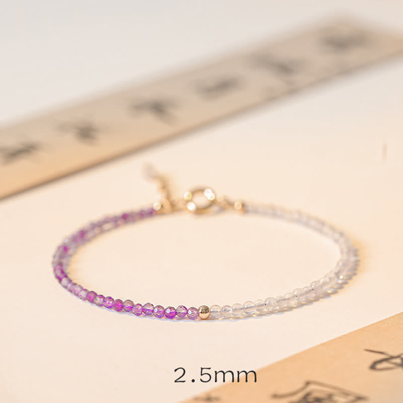 Armband „Inner Peace“ aus 14 Karat vergoldetem Kupfer mit Buddha Stones, 2,5 mm natürlicher Amethyst, ultradünn