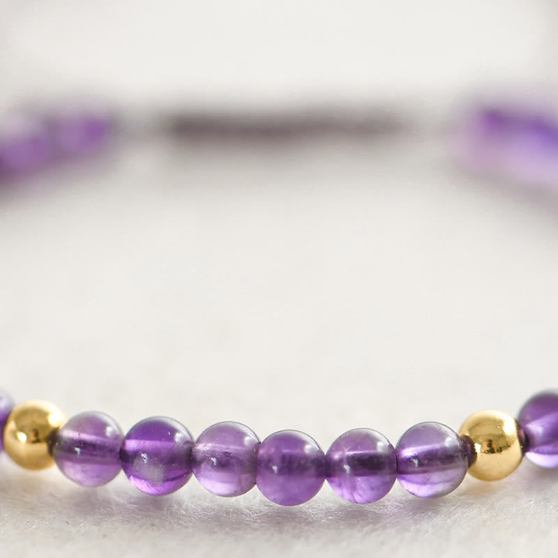 Armband mit Buddha Stones, 4 mm, handgefertigt, natürlicher Amethyst, 14 Karat vergoldete Kupferperlen, geflochtene Schnur, lindert Stress